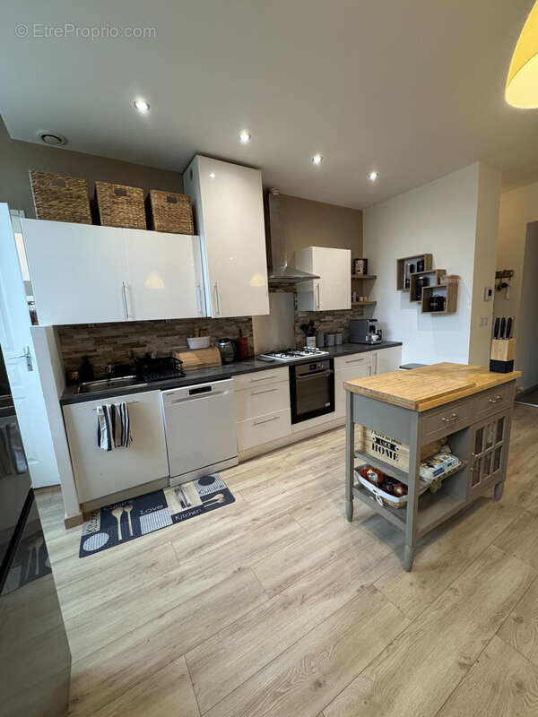 Appartement à SAINT-GENEST-LERPT