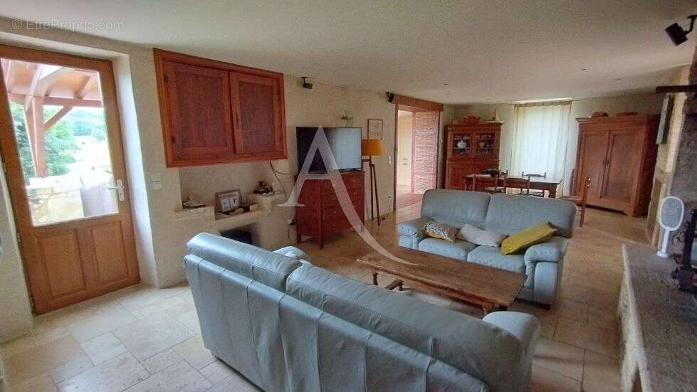 Maison à LES JUNIES