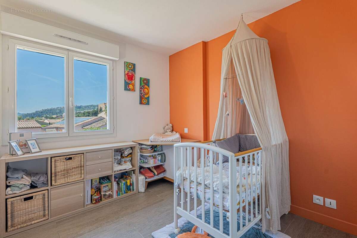 Appartement à CARROS