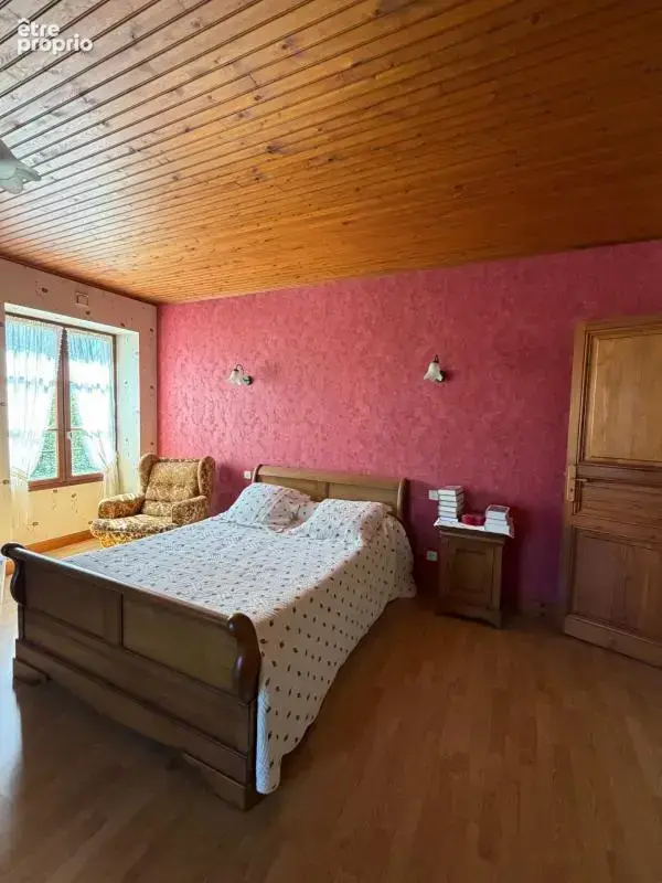 Brie. Maison en pierre de 200 m² sur une parcelle de 3392 m² - photo 11
