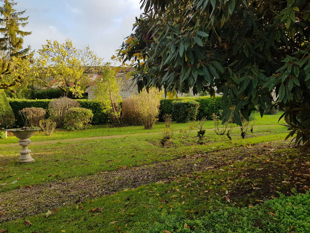 Maison à SAINT-GEORGES-DE-REX