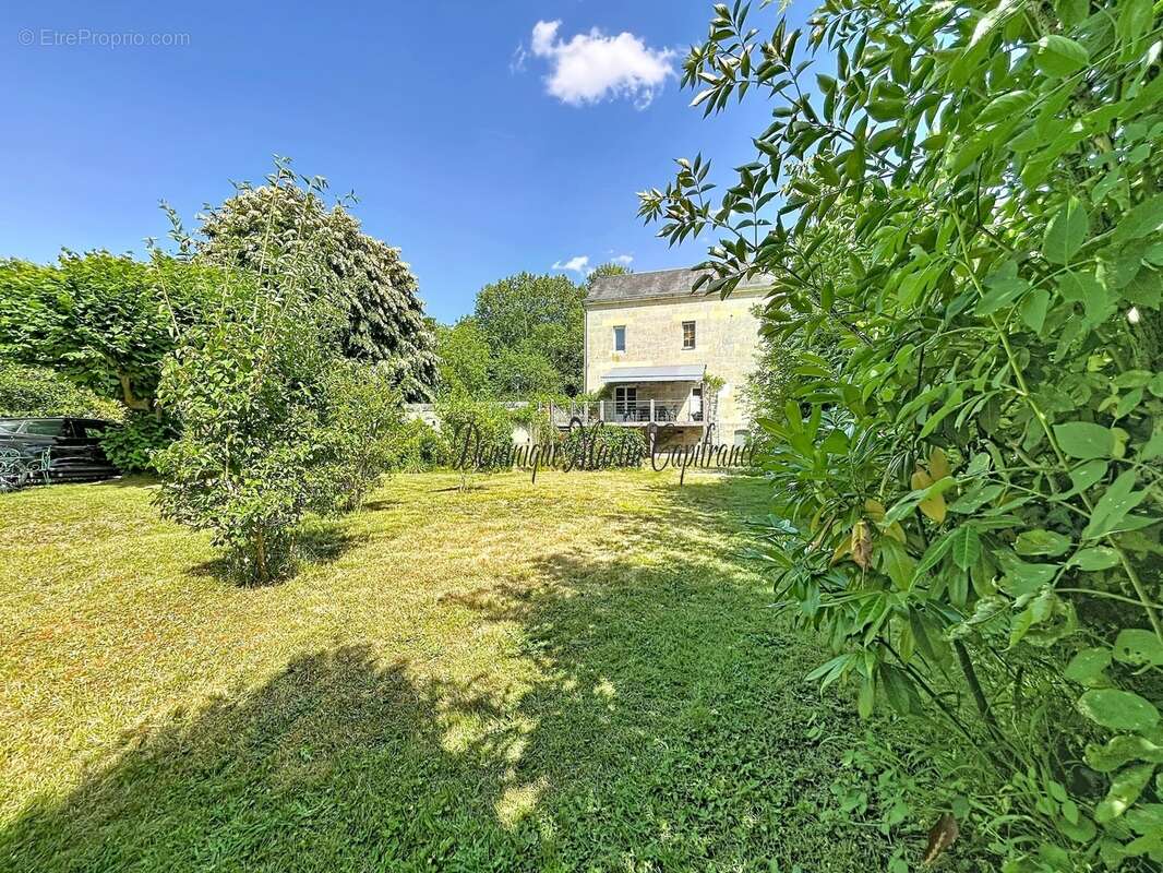 LA CHARTRE SUR LE LOIR (72)-Vue imprenable sur le Loir – Maison familiale rénovée avec jardin d'exception à 500 m du centre-vill - photo 20