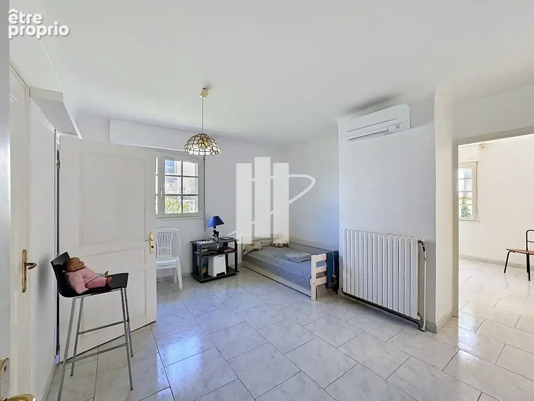 villa de 250m2 divisée en 2 appartements avec piscine. - photo 7