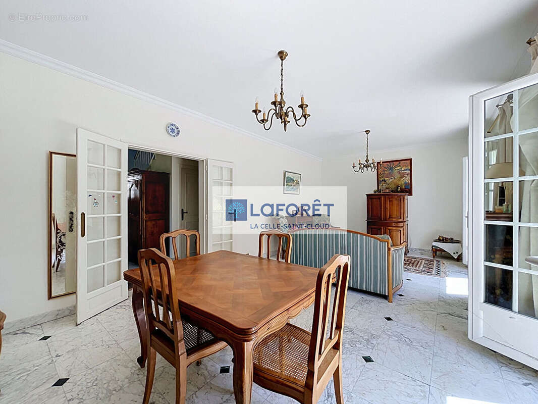 Versailles Glatigny - Maison familiale 7 pièce(s) 150 m2 sur 671m² de terrain - photo 3