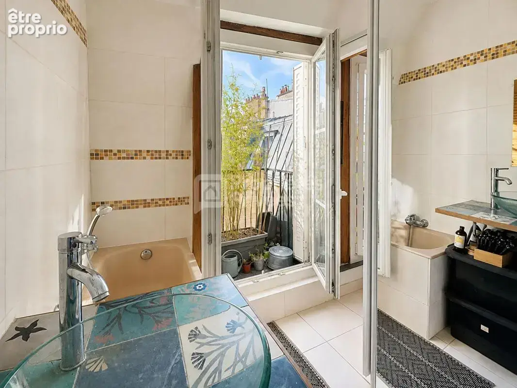 75009 PARIS - Quartier Martyrs-Lorette-Cadet- Appartement lumineux, traversant avec 6  balcons et belle vue - photo 11