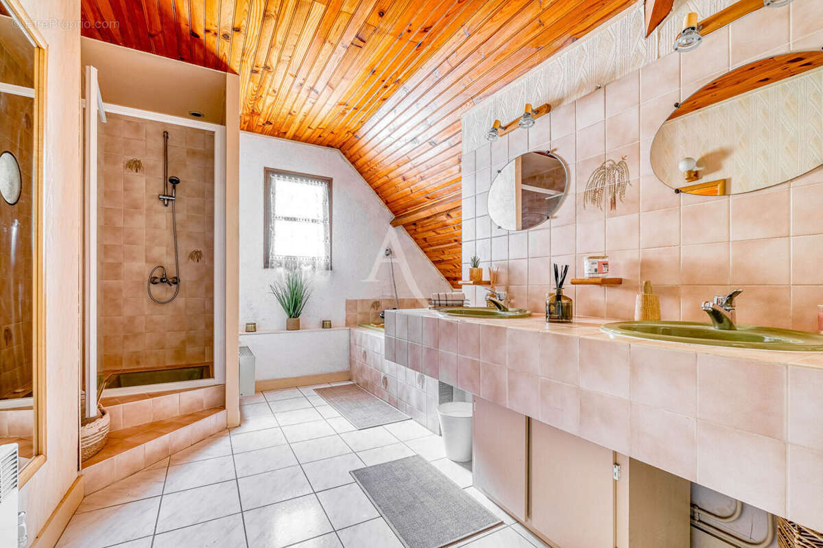 Grande maison familiale rénovée 216 m², 5 chambres, terrain sans vis-à-vis, garage triple - photo 11