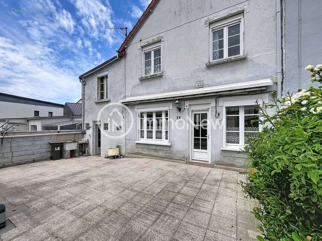 Une maison avec garage non attenant dans le centre de DONVILLE LES BAINS - photo 8