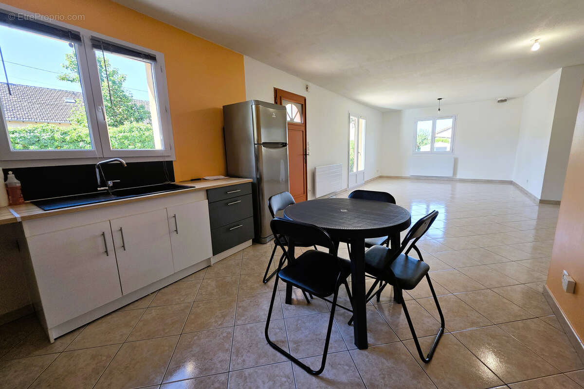 Joli pavillon de plain-pied avec jardin en retrait de la ville - photo 6
