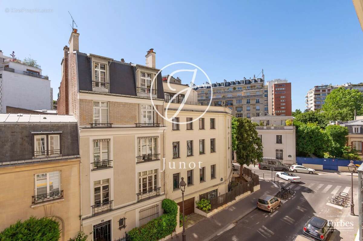 Appartement à PARIS-16E
