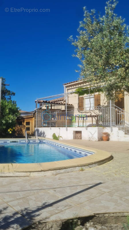 Maison à COLLIAS