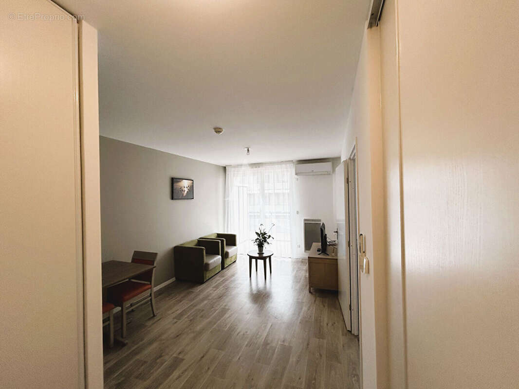 Bel appartement 2 pièces, terrasse parking dans résidence sénioriale au Mas Vermeil - photo 6