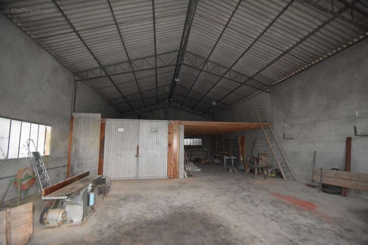 LA CLAYETTE - maison 156m² - avec entrepôt de 210m² sur terrain 3930m² - photo 19