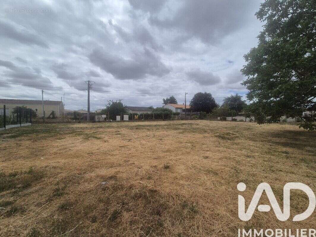 Terrain 1199 m² à Sainte-Verge  - photo 3