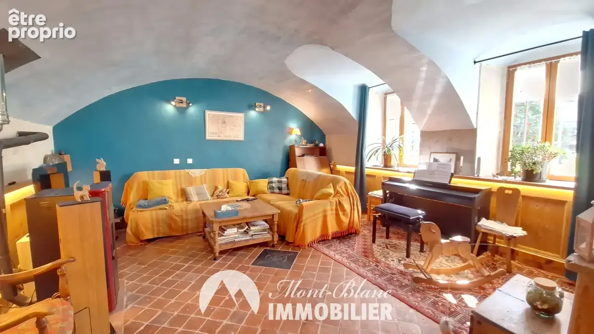 Une maison de caractère pleine de charme et de possibilités - photo 5
