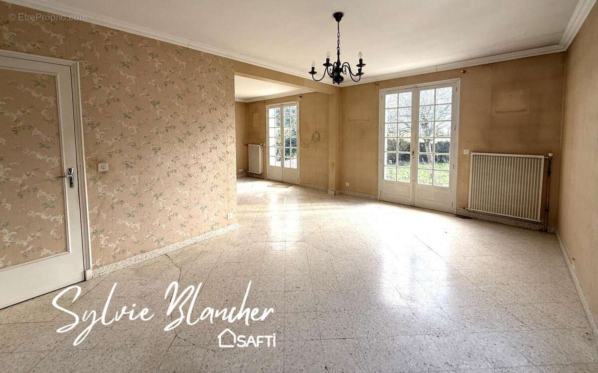 Photo 3 - Maison à FONTAINE-ETOUPEFOUR