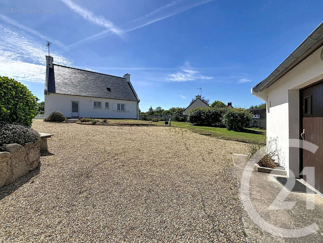 Maison à TREDREZ-LOCQUEMEAU