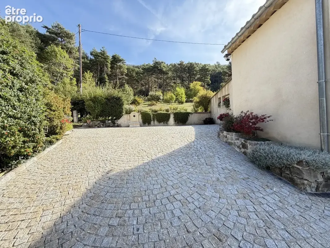 LA BASTIDE – Une propriété pleine de charme dans un écrin de verdure – 395 000 € - photo 9