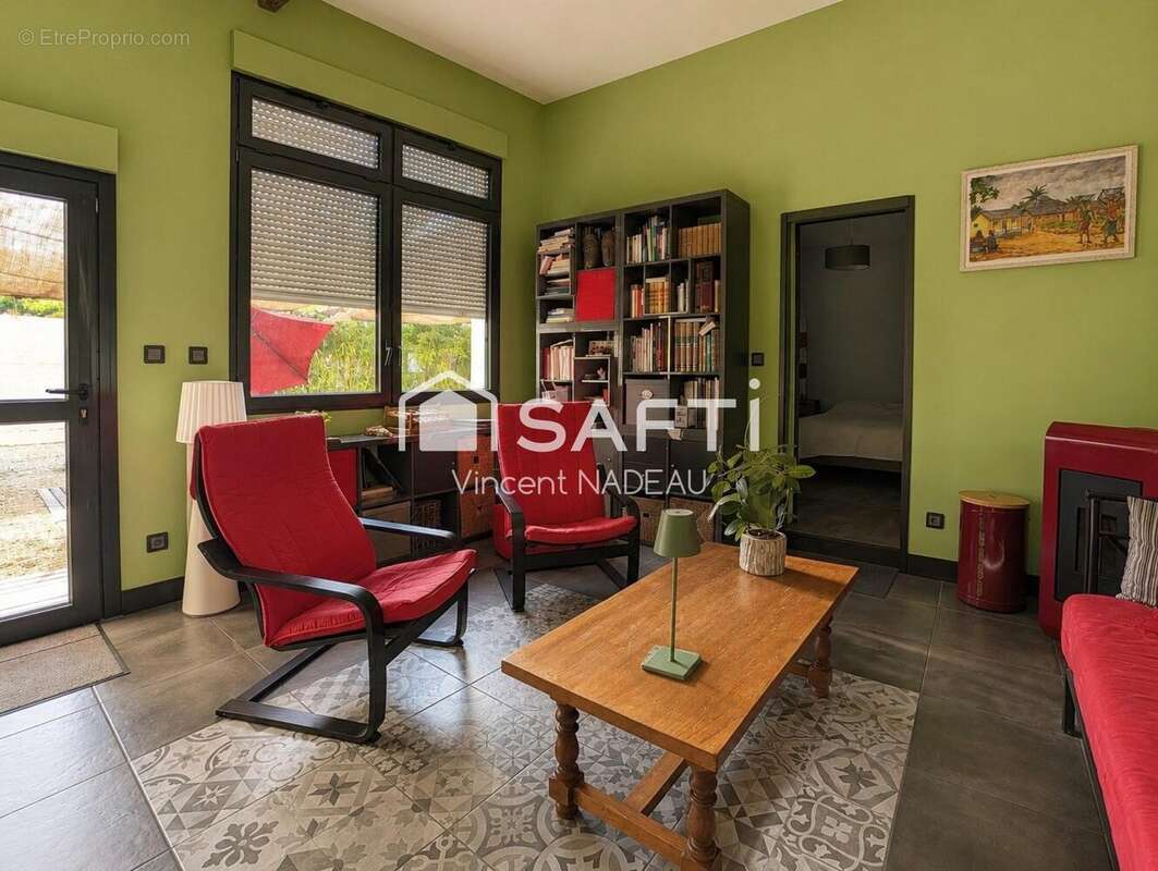 Photo 8