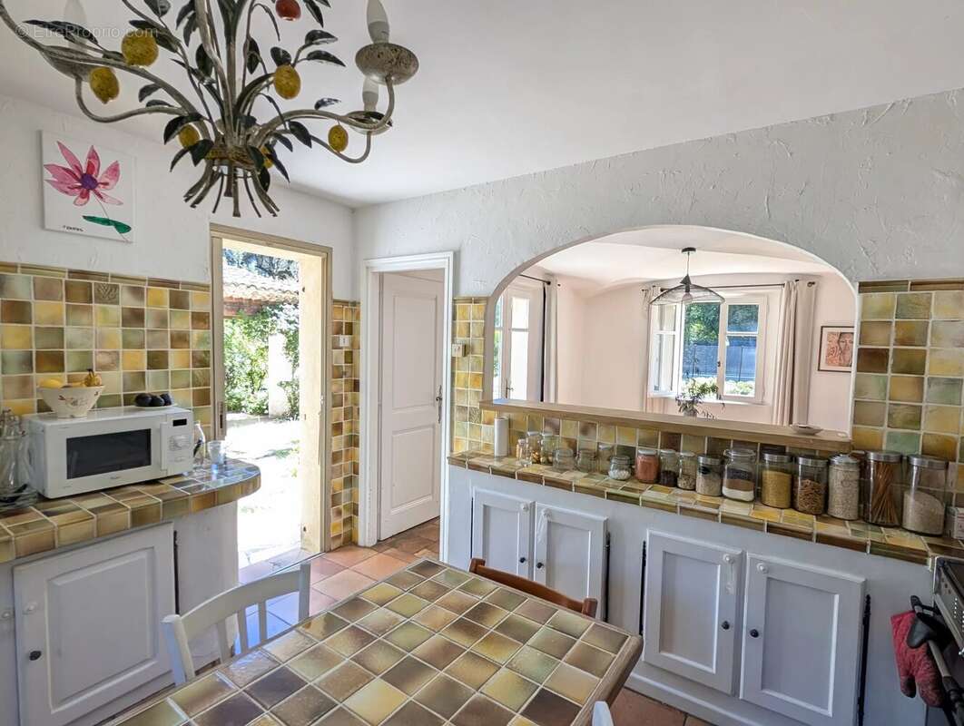 ROQUEFORT LES PINS Maison 5 pièces - 175 m² - Piscine - photo 12