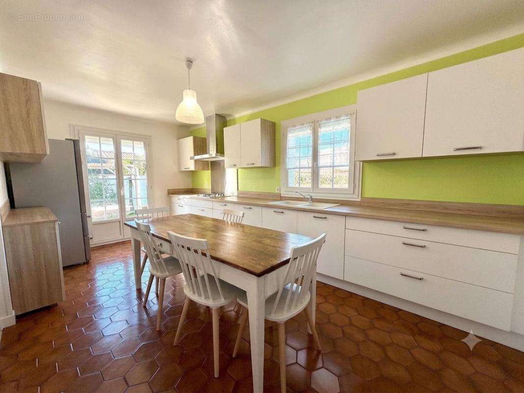 Villa T4 avec dépendance T2 sur un terrain piscinable de 634 m² - photo 4