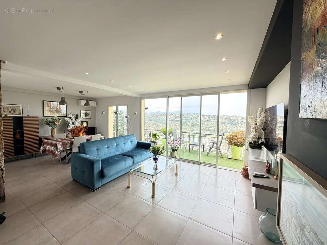 Appartement à SAINT-LAURENT-DU-VAR