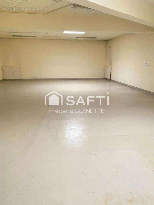 Photo 9 - Commerce à NIORT