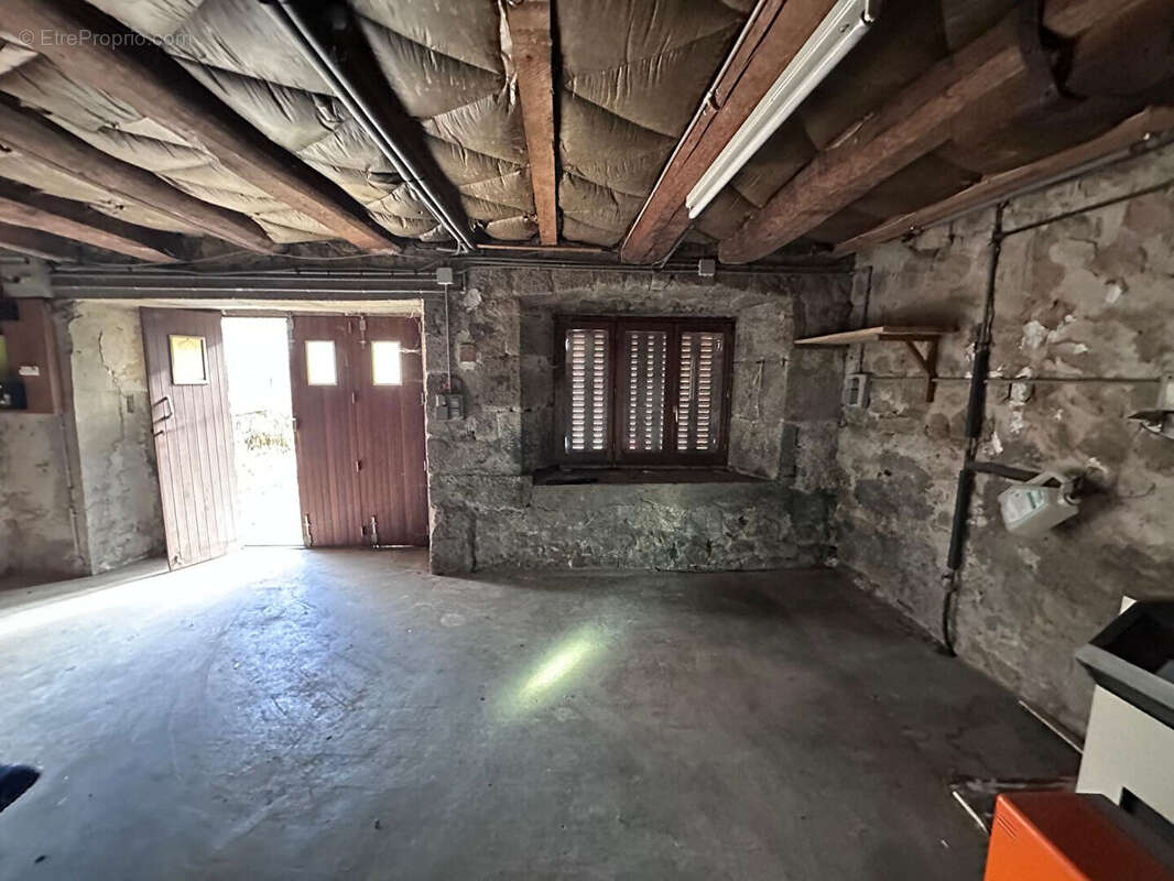 Appartement à SAINT-REMY-DE-CHAUDES-AIGUES