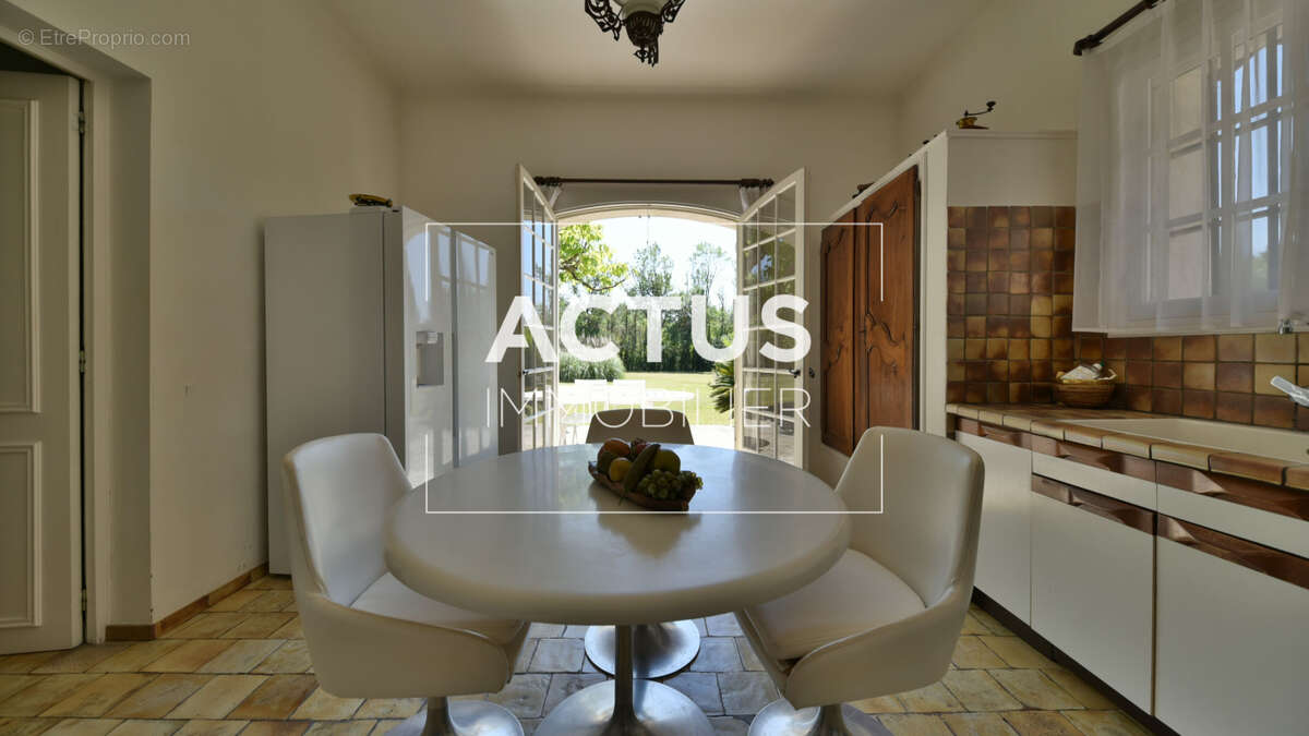 Maison 284 m² à Salon-De-Provence  - photo 6