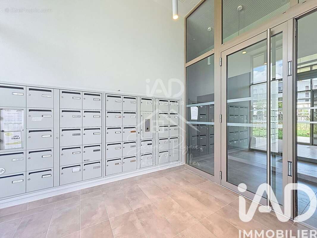 Photo 2 - Appartement à BUSSY-SAINT-GEORGES