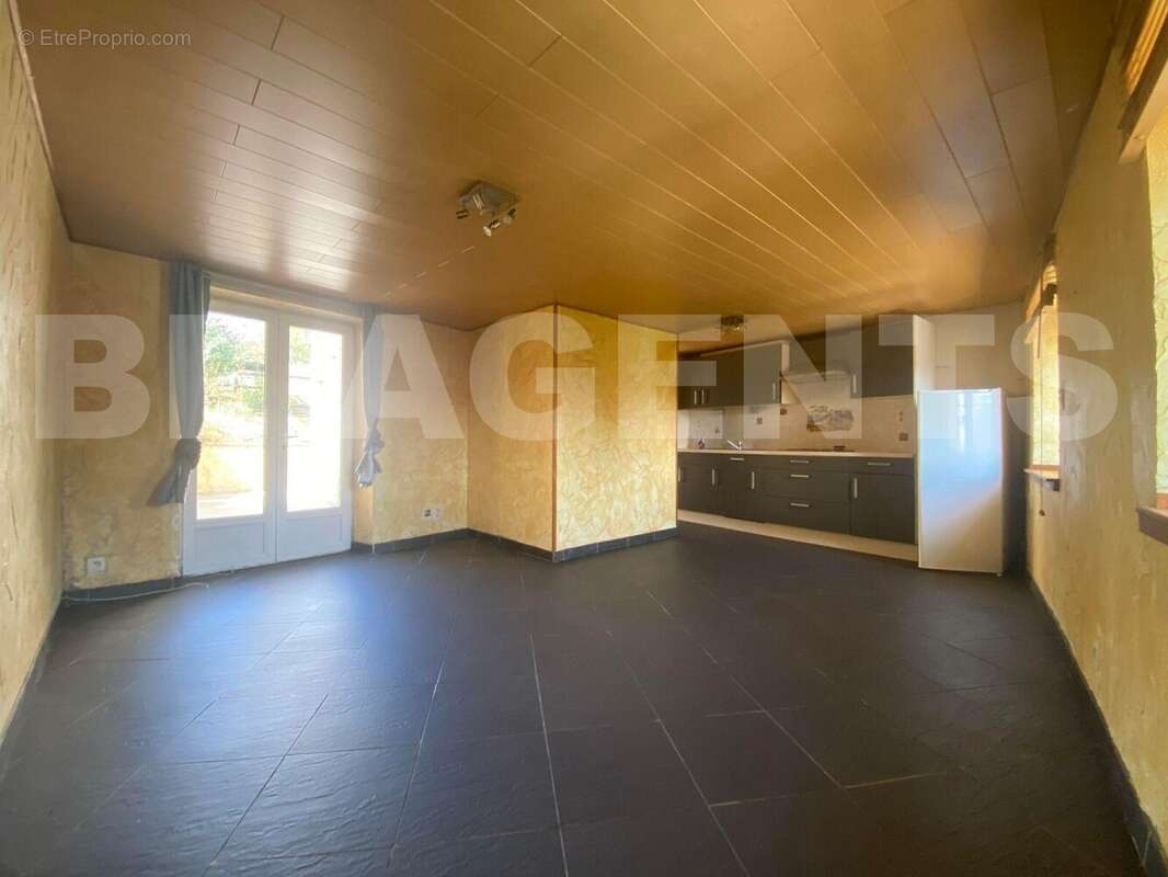 453983241_700312908935181_8969083761571822526_n - Maison à MATTON-ET-CLEMENCY