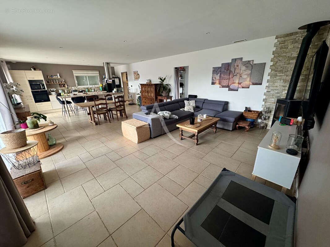 Maison à CASTELNAU-VALENCE