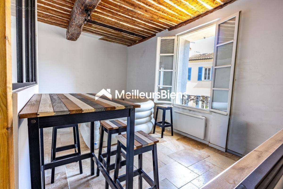 Appartement à ROQUEBRUNE-SUR-ARGENS