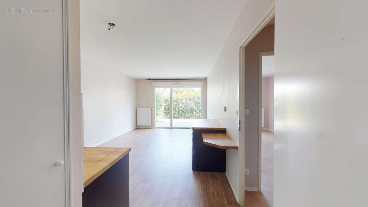T2 en rez-de-jardin avec terrasse et parking - photo 3