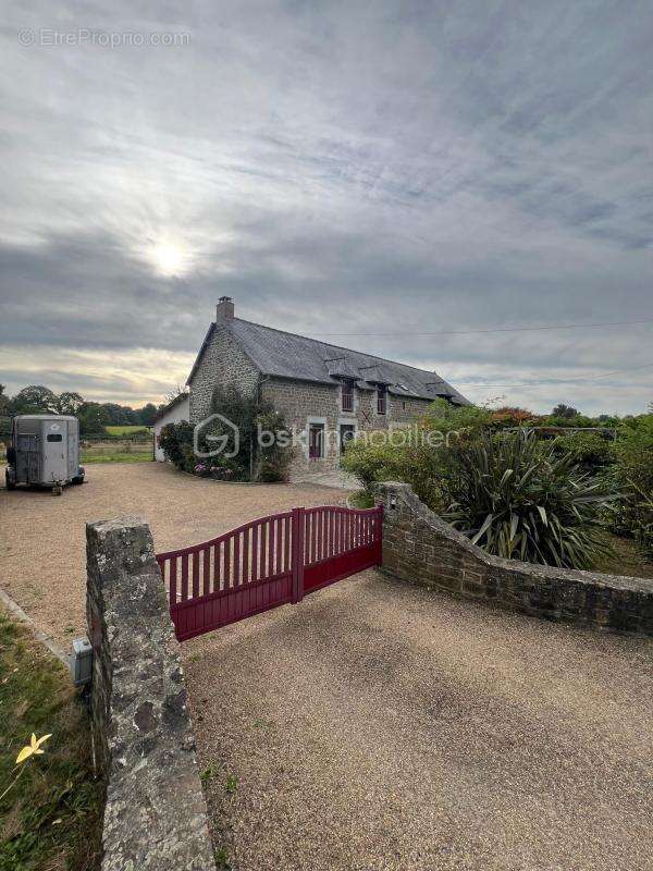 Maison à LA CHAPELLE-JANSON