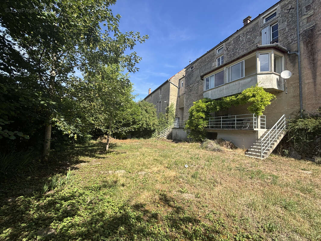 Centre-ville de Châtillon-sur-Seine (Côte-d’Or),maison de 130m2 avec terrain de 532 m2  :garage - photo 26