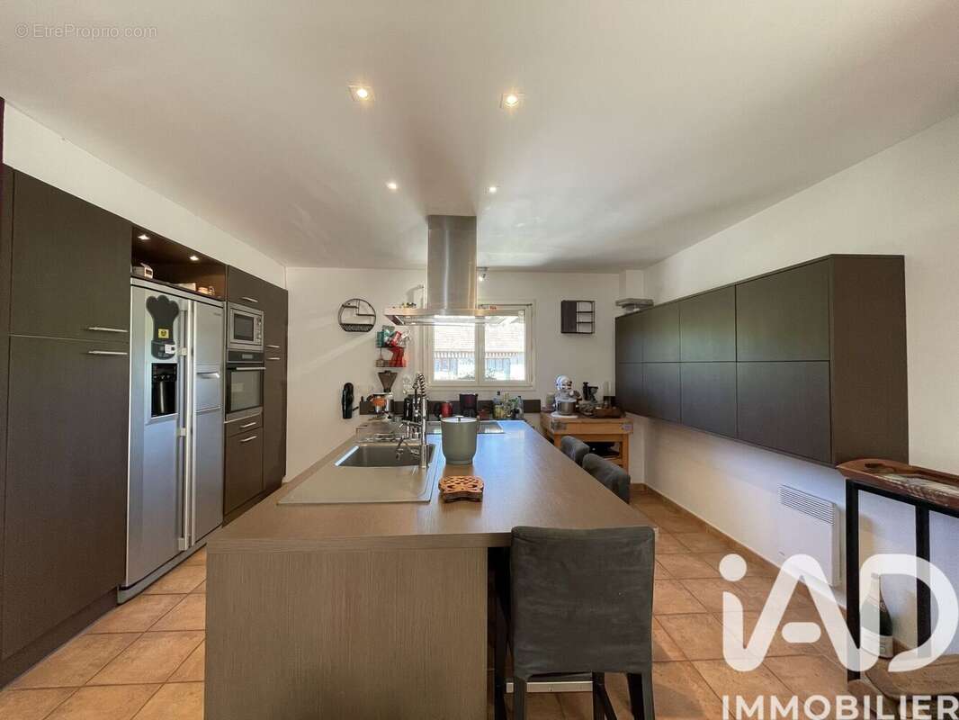 Maison 139 m² à Lepin-Le-Lac  - photo 9