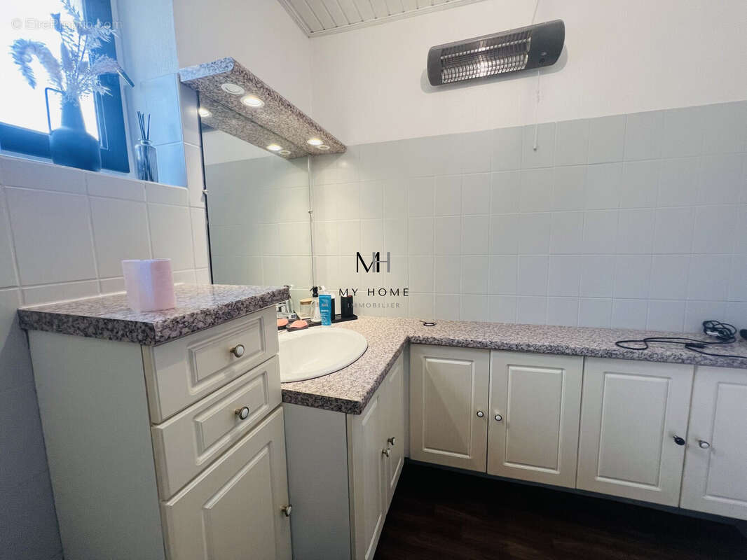 Maison 121 m² à Saint-Leonard-Des-Bois  - photo 9