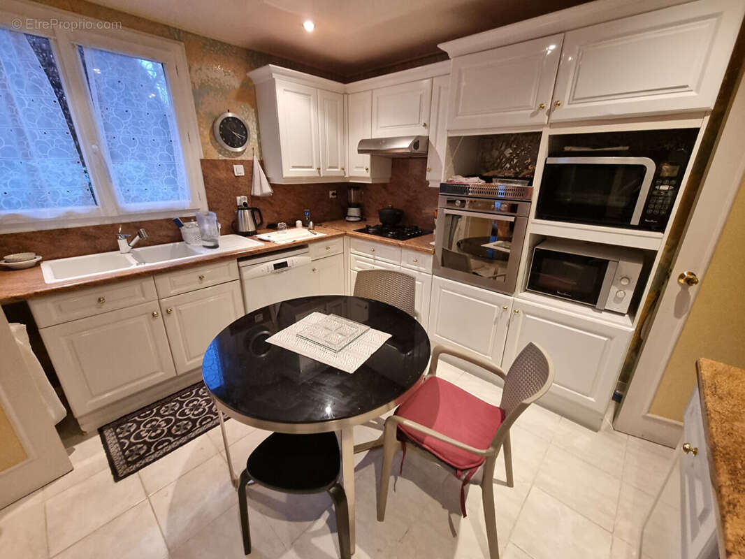 Maison à VOISINS-LE-BRETONNEUX