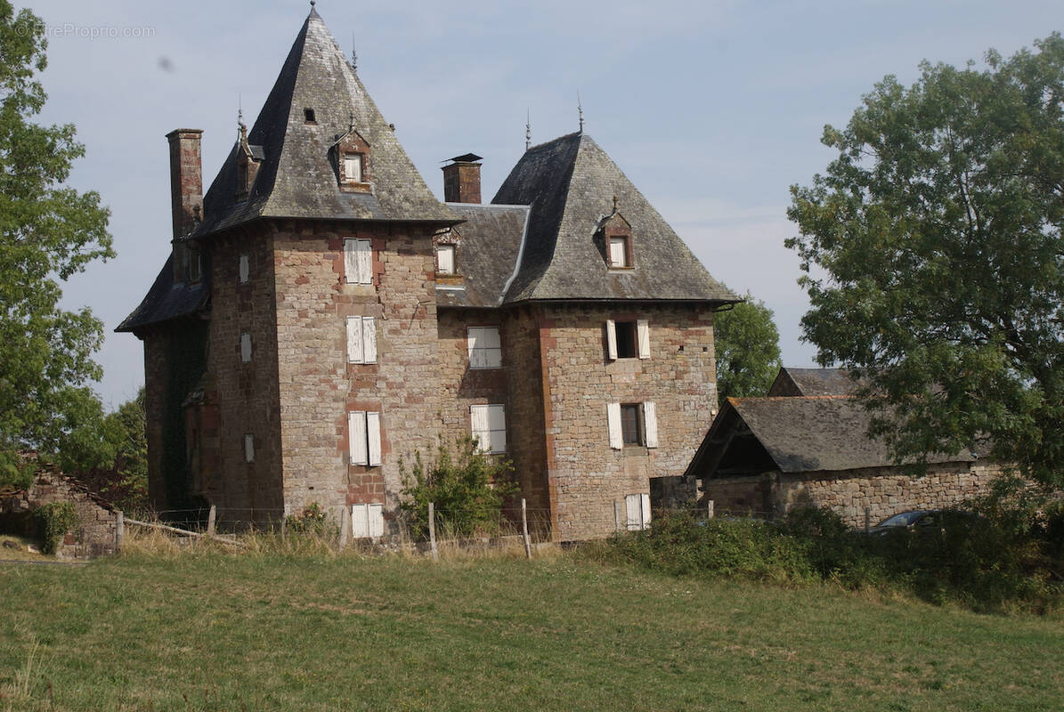 Maison à COLLONGES-LA-ROUGE