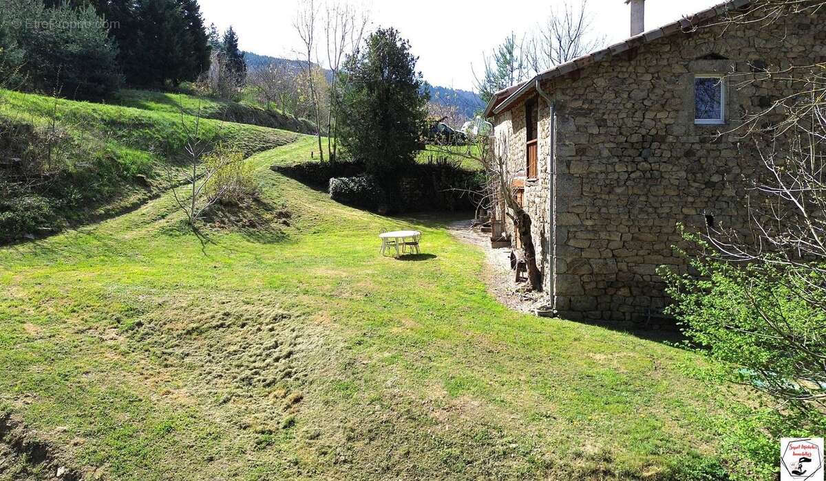 Maison à LE CRESTET