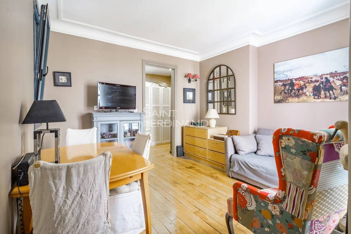 Appartement à PARIS-17E