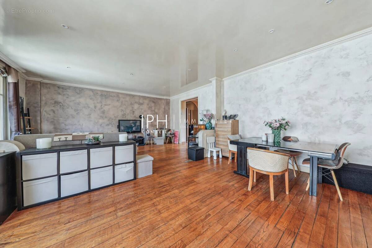 Appartement à NEUILLY-SUR-SEINE