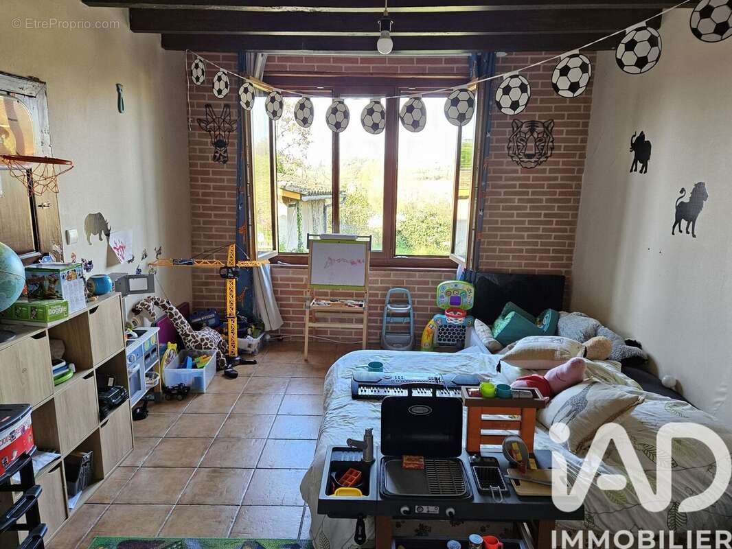 Maison 238 m² à Angeville  - photo 9