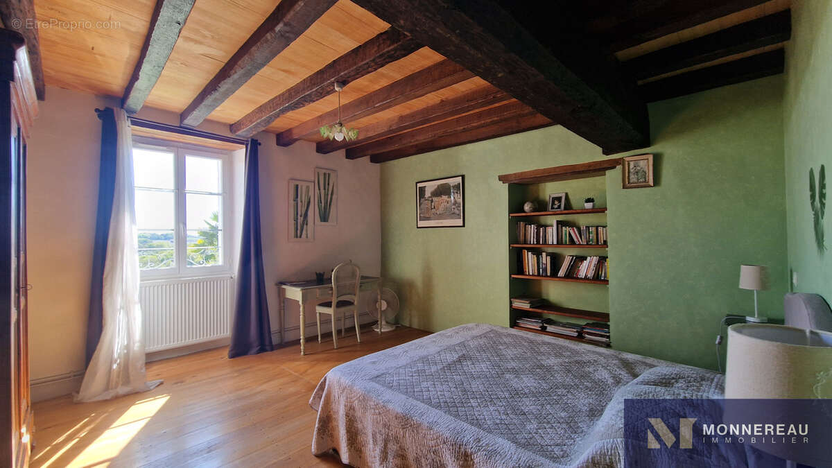 Maison à MONTMOREAU-SAINT-CYBARD