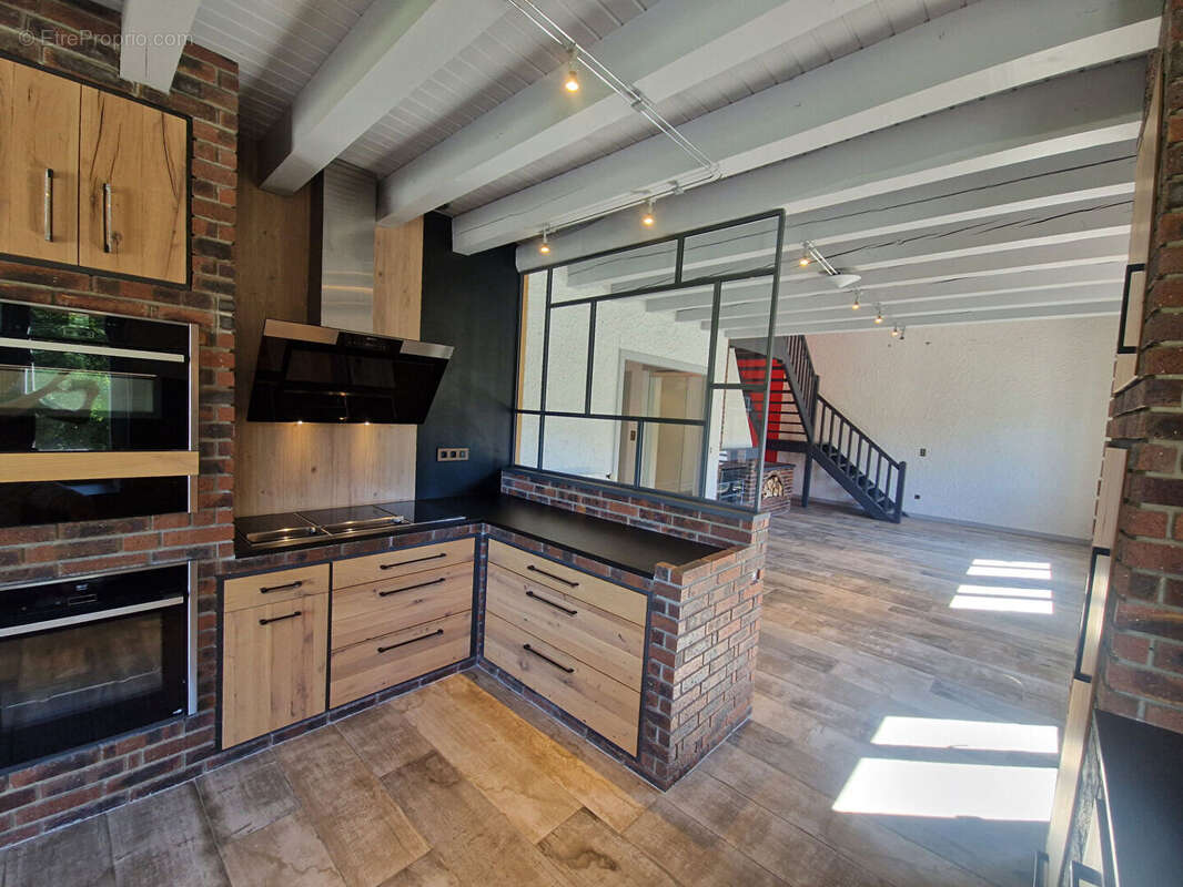 Maison La Cluse Et Mijoux 6 pièce(s) 218 m2 - photo 4
