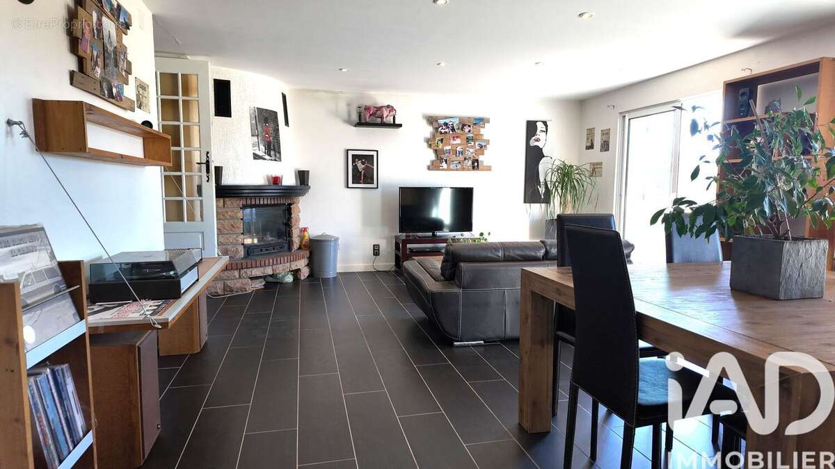 Photo 6 - Appartement à SAINT-JUST-SAINT-RAMBERT