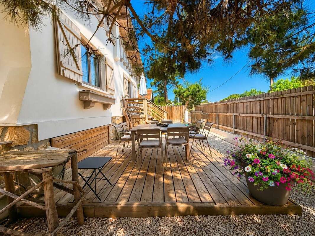 Charmante maison avec quatre chambres et un jardin intime à Arcachon, quartier des Abatilles. - photo 6
