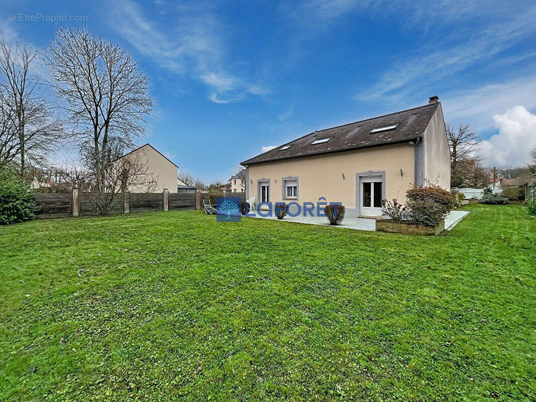 Maison à VAUX-LE-PENIL