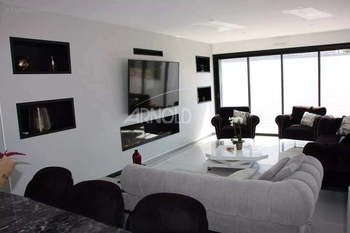Villa  contemporaine  de  standing  avec  piscine - photo 10
