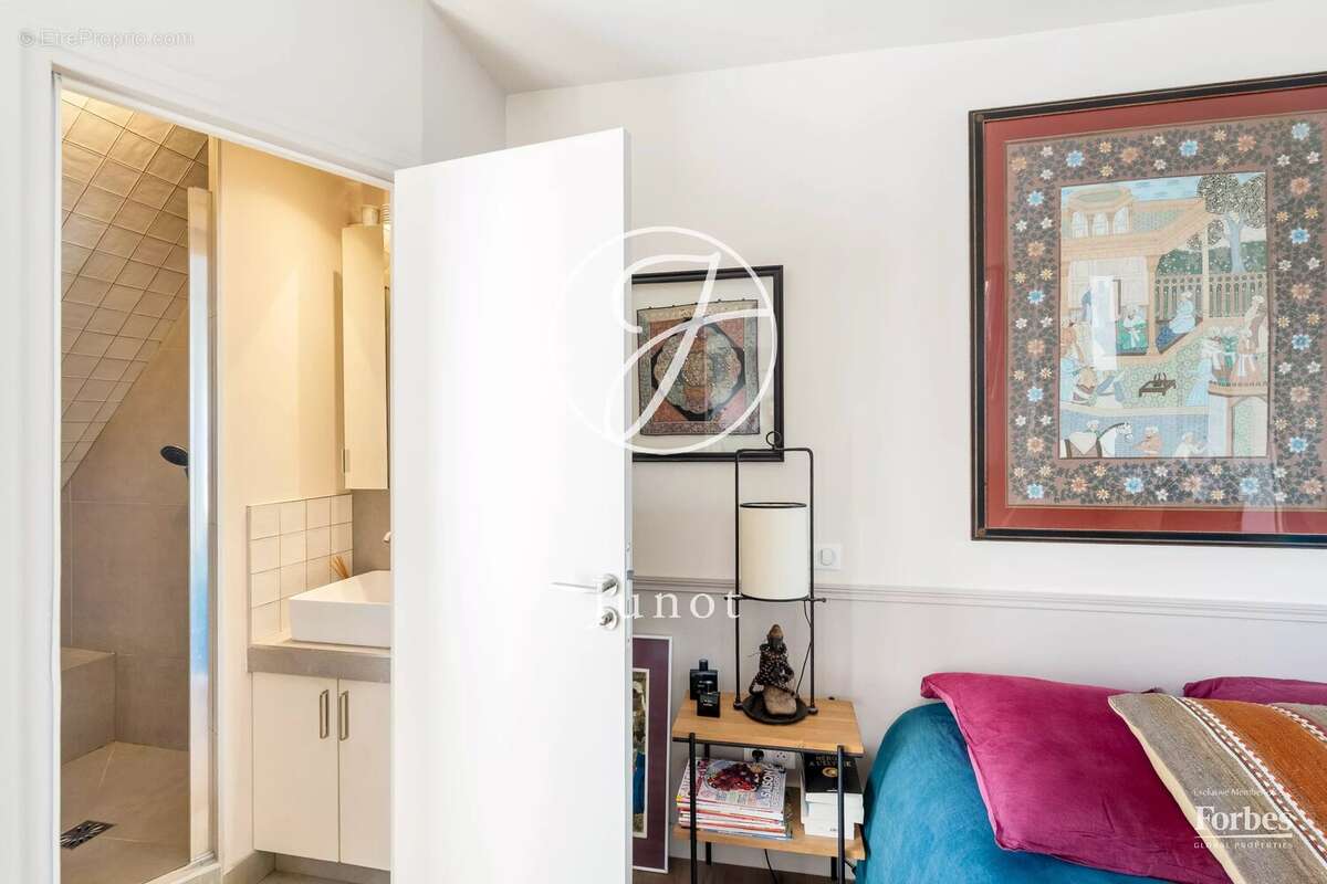 Paris 18e - MONTMARTRE / JARDINS DU SACRÉ-CŒUR -  Grand 2 pièces - 58,09m² Carrez - 60,25m² au sol - Terrasses - Vues dégagées - photo 19